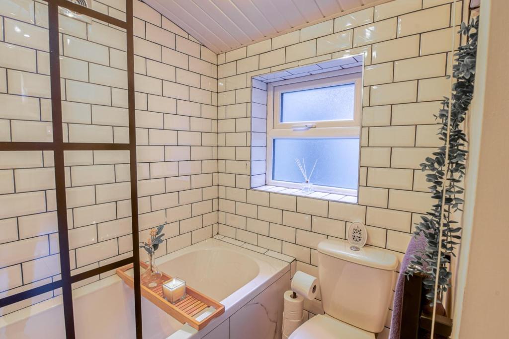 Charming City Home, Beside The Serene Ormeau Park Belfast Exterior foto
