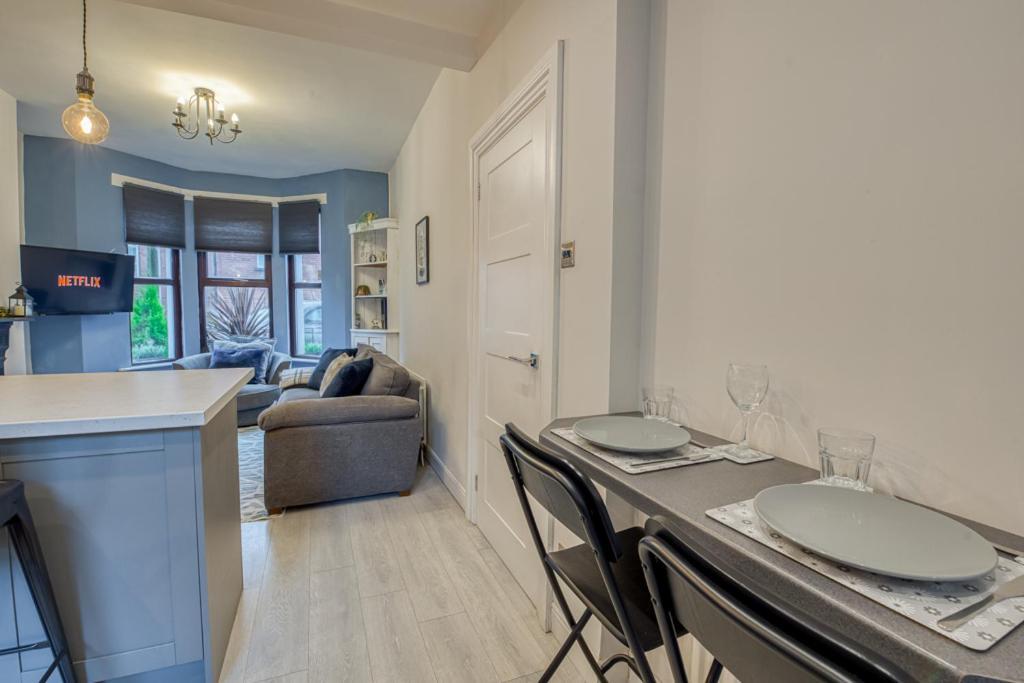 Charming City Home, Beside The Serene Ormeau Park Belfast Exterior foto